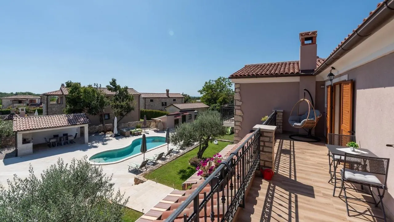 Villa Marijanin Vrt Tinjan Guest house