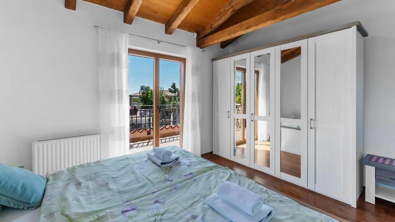 Villa Marijanin Vrt Tinjan Guest house