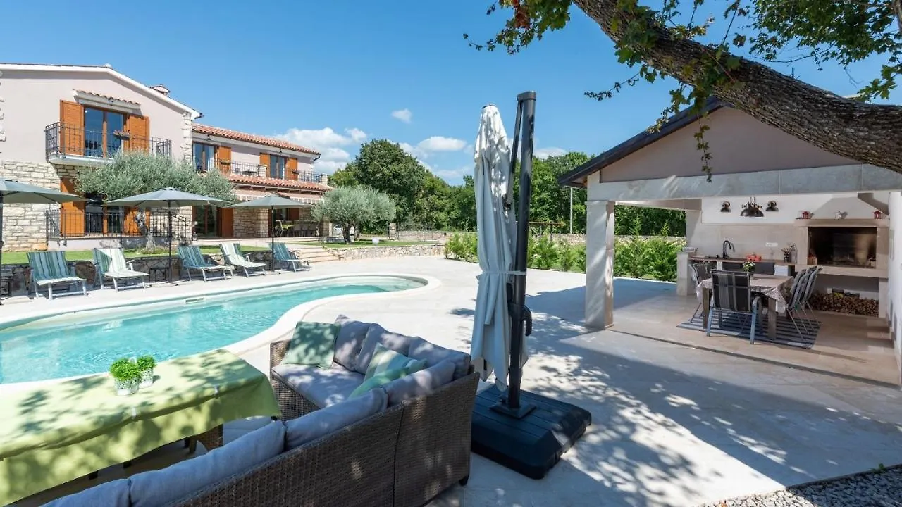 Villa Marijanin Vrt Tinjan Guest house
