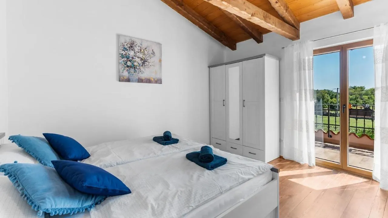Villa Marijanin Vrt Tinjan Guest house