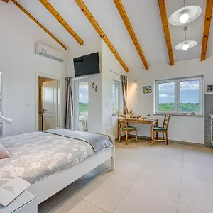 Apartman Lovor - Enjoy Springtime In Nature & Explore Istria, Tinjan
